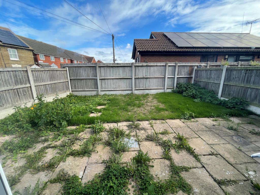 Lot: 57 - VACANT MODERN HOUSE -